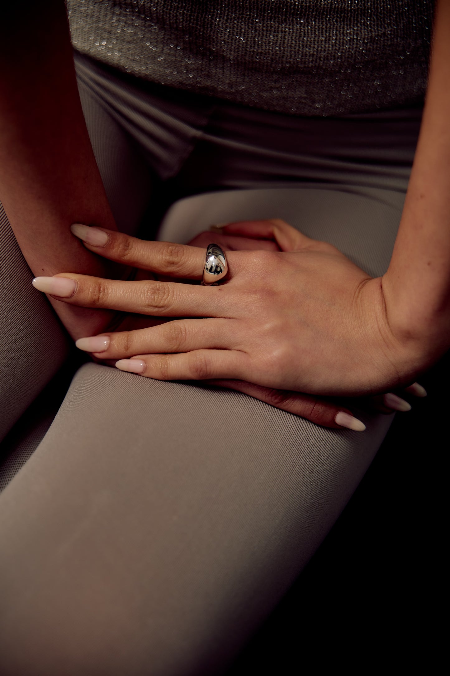 Close up of the ingrid ring to see the sculptured shape of the ring, handmade by Seola Atelier in Montreal