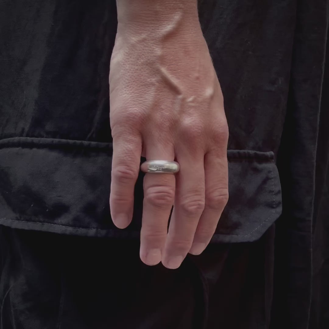 Nilou Ring_925_sterling_silver_silver_big ring_silver_seola_atelier_organic statement ring_modern, on hand