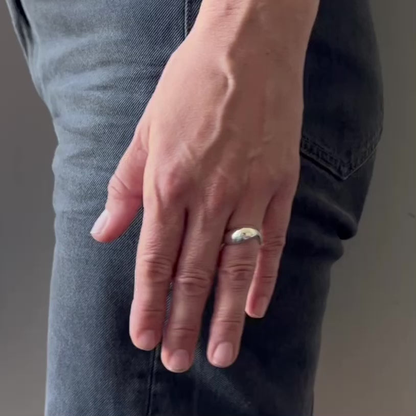 Clara_ring_Seola_Atelier_925_sterling_silver_statement_ring_organic_ring_on_model_wedding, stacking ring, sterling silver,