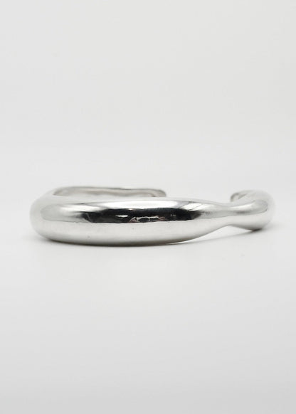 Detailed view of the Agnes Bracelet, focusing on its high-quality 925 sterling silver craftsmanship and reflective surface.